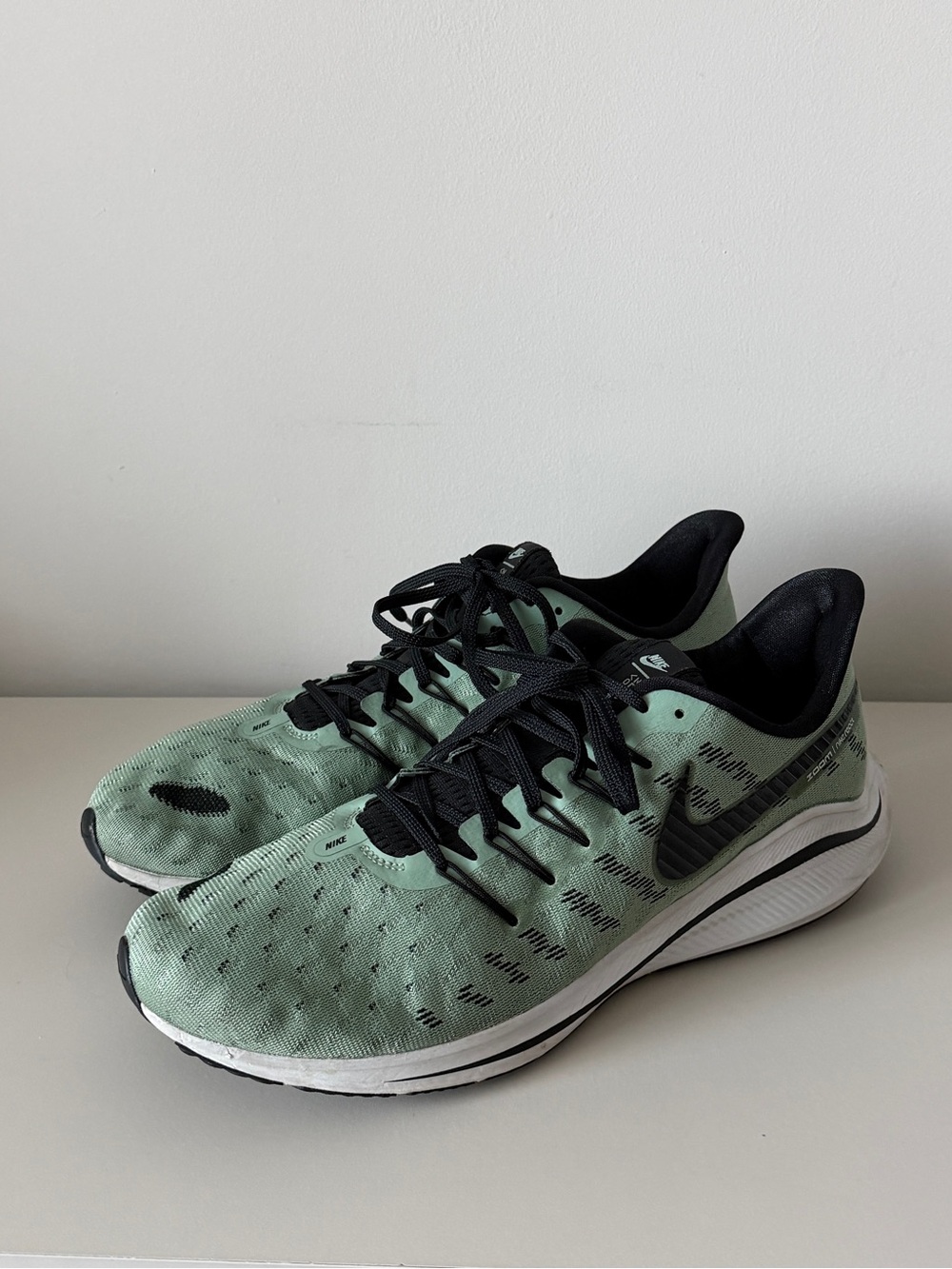 Nike Air Zoom Vomero 14 Men’s Running Sneakers Athletic Shoes - Picture 3 of 7